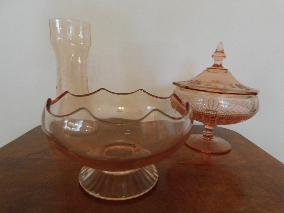 7.5" PINK FENTON BASKET & 6" RUFFLED VASE