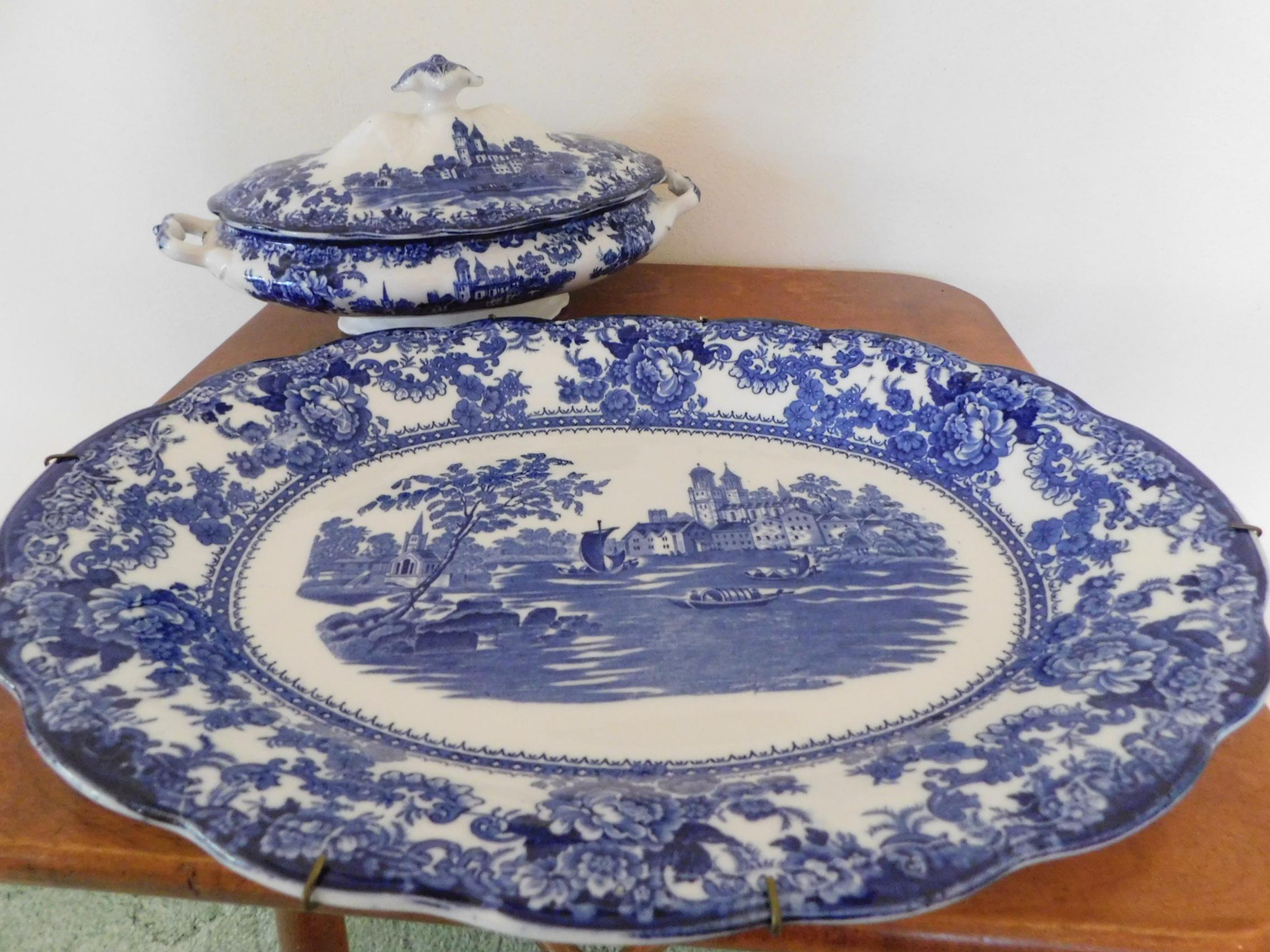 TOGO FLOW BLUE PLATTER & LIDDED DISH