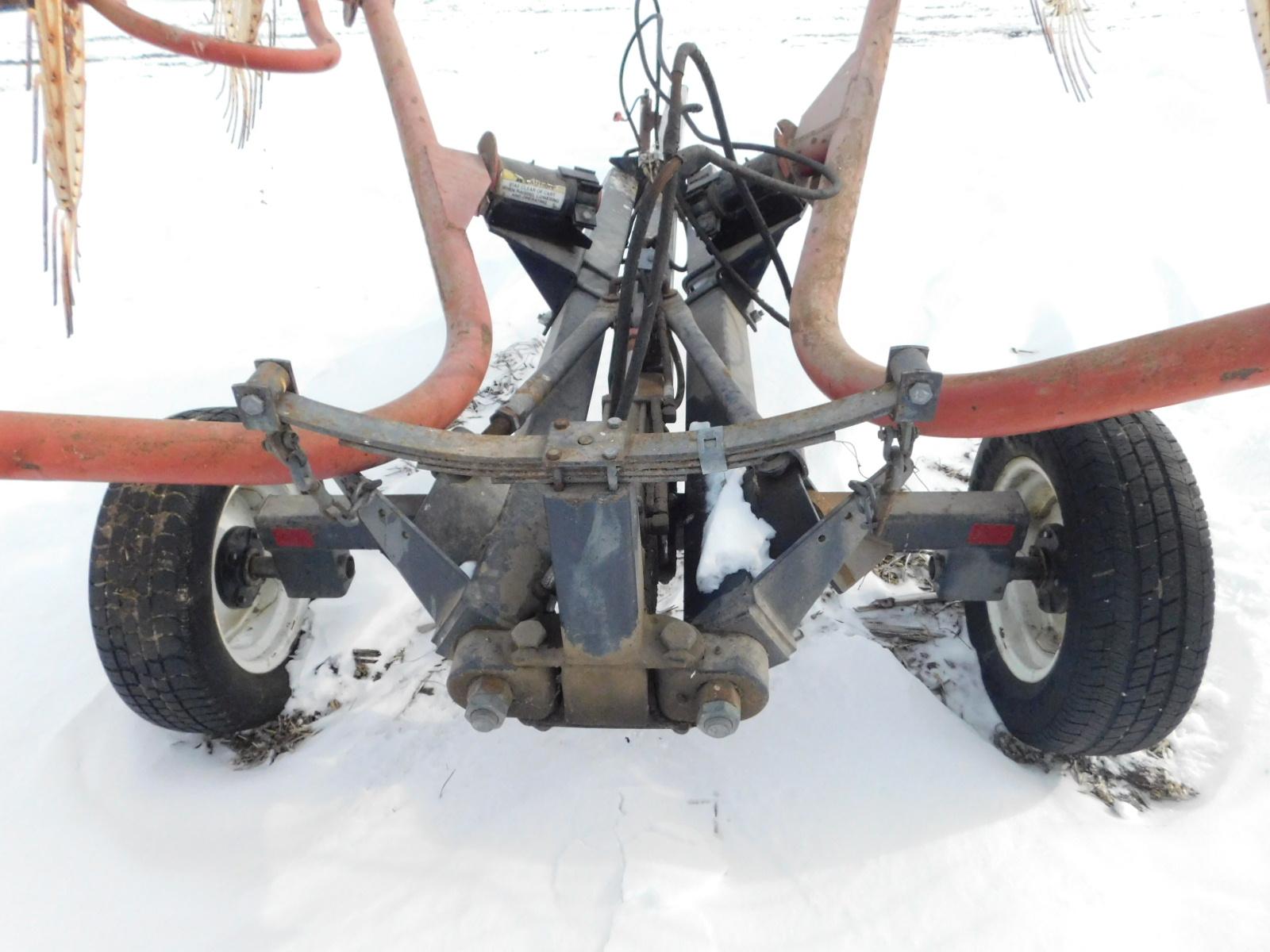OMI 8 wheel pull type V rake, hyd lift
