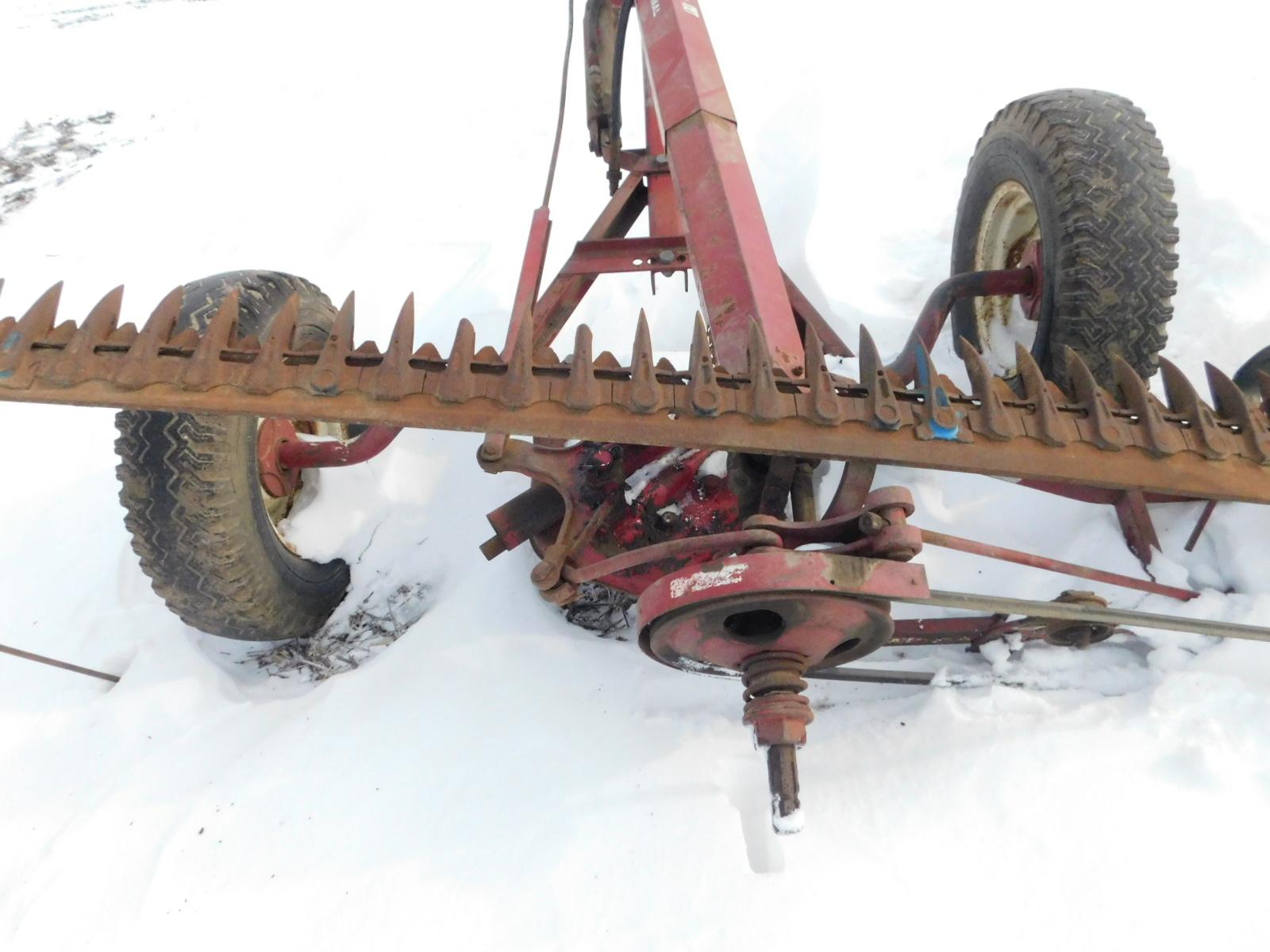 International 1300 7ft Pull Type Sickle Mower