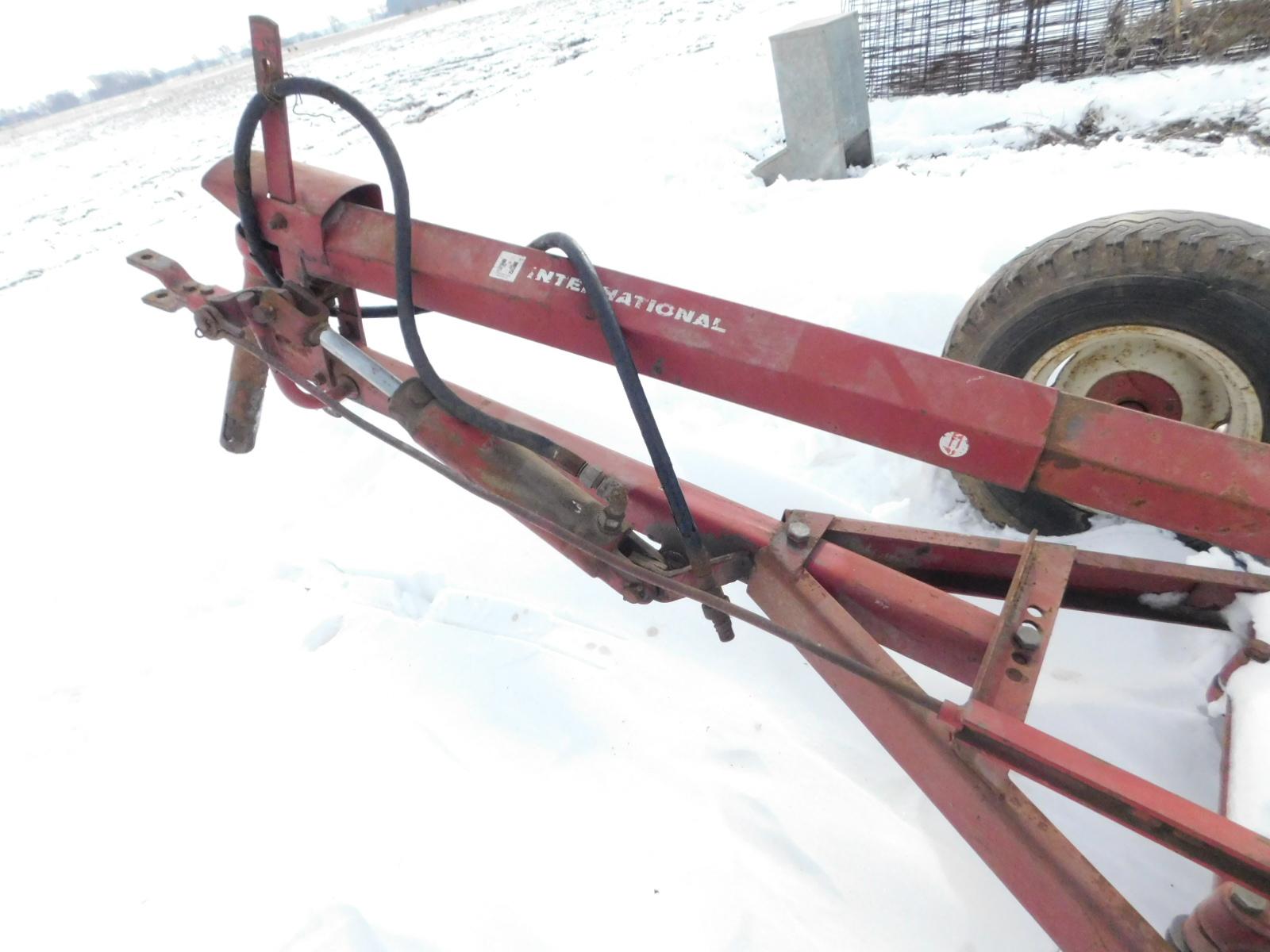 International 1300 7ft Pull Type Sickle Mower