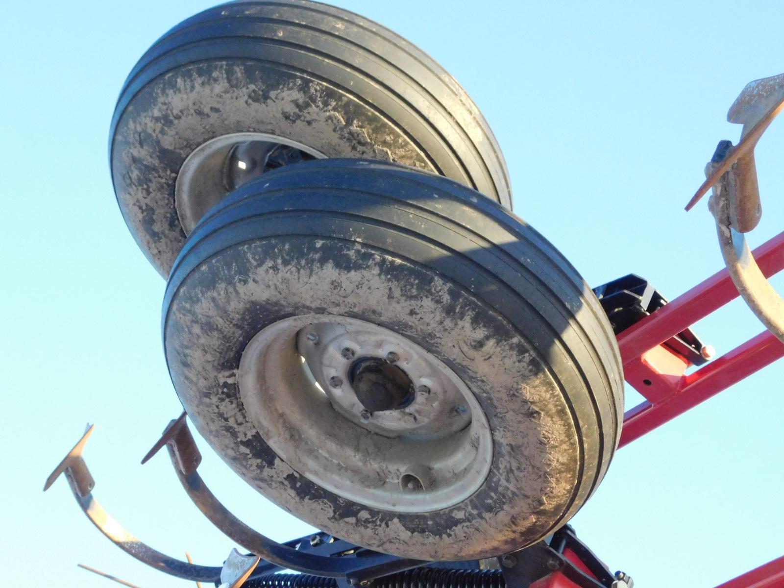 2013 Case IH Tigermate 200 32 ½ft Field Cultivator