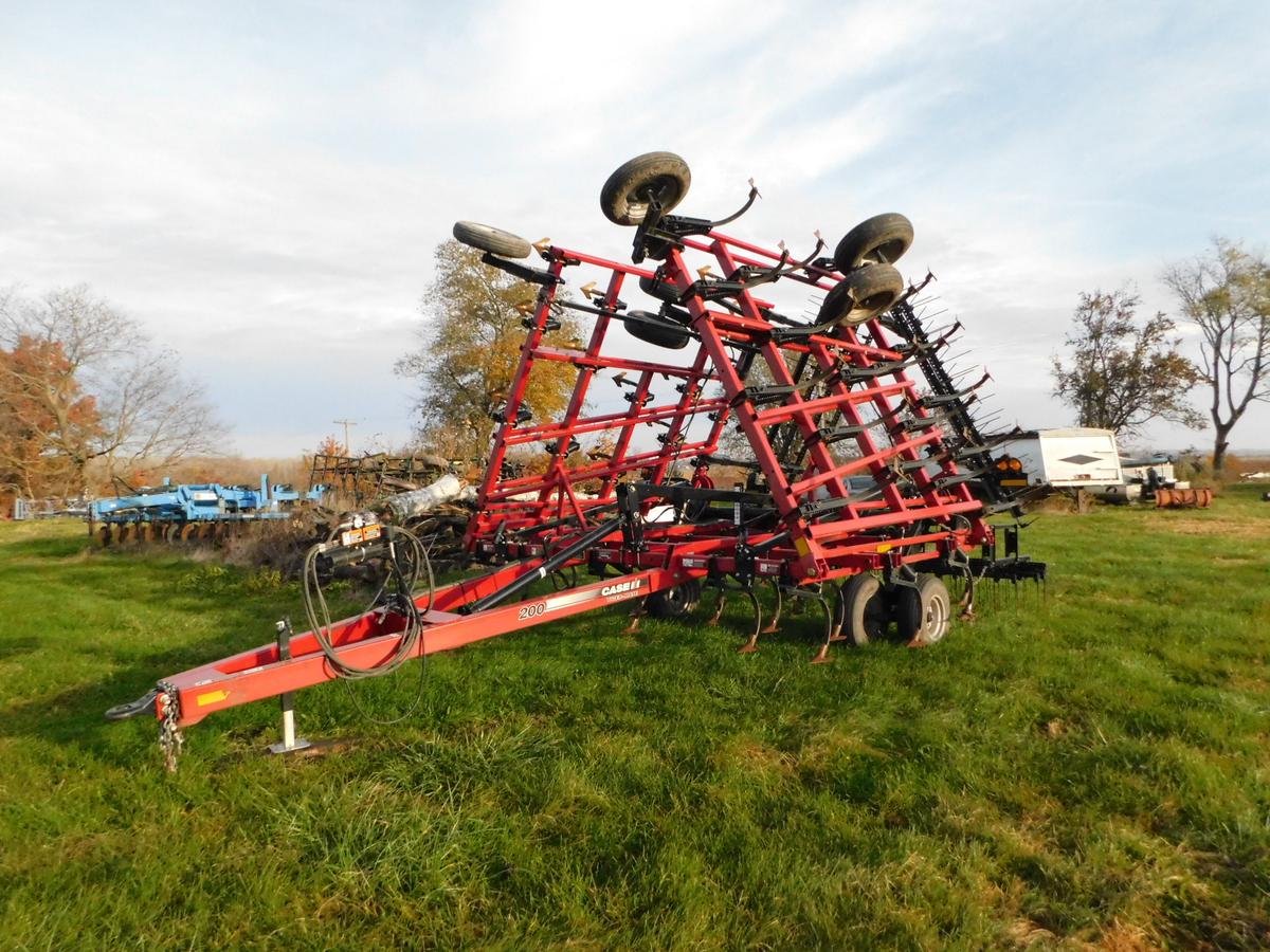 2013 Case IH Tigermate 200 32 ½ft Field Cultivator