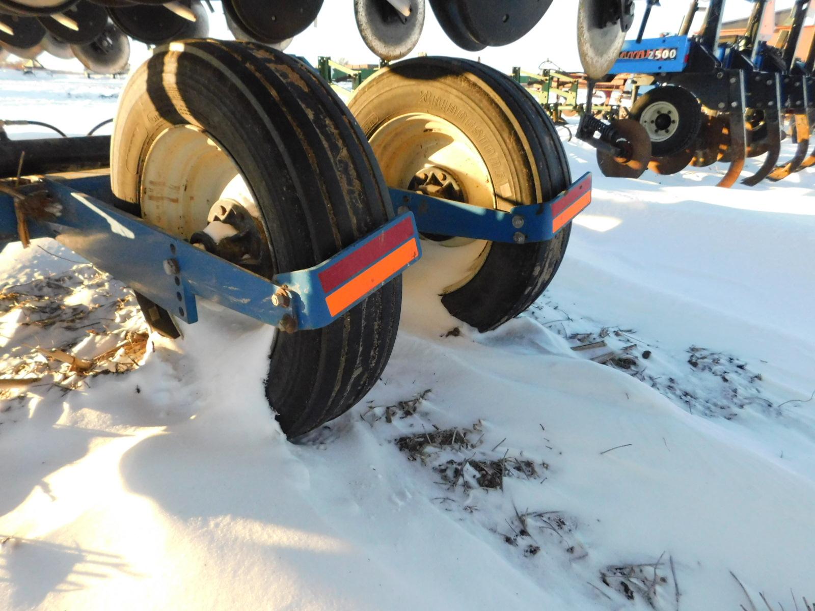 2004 Kinze 3600 Twin Line 12-30 Planter