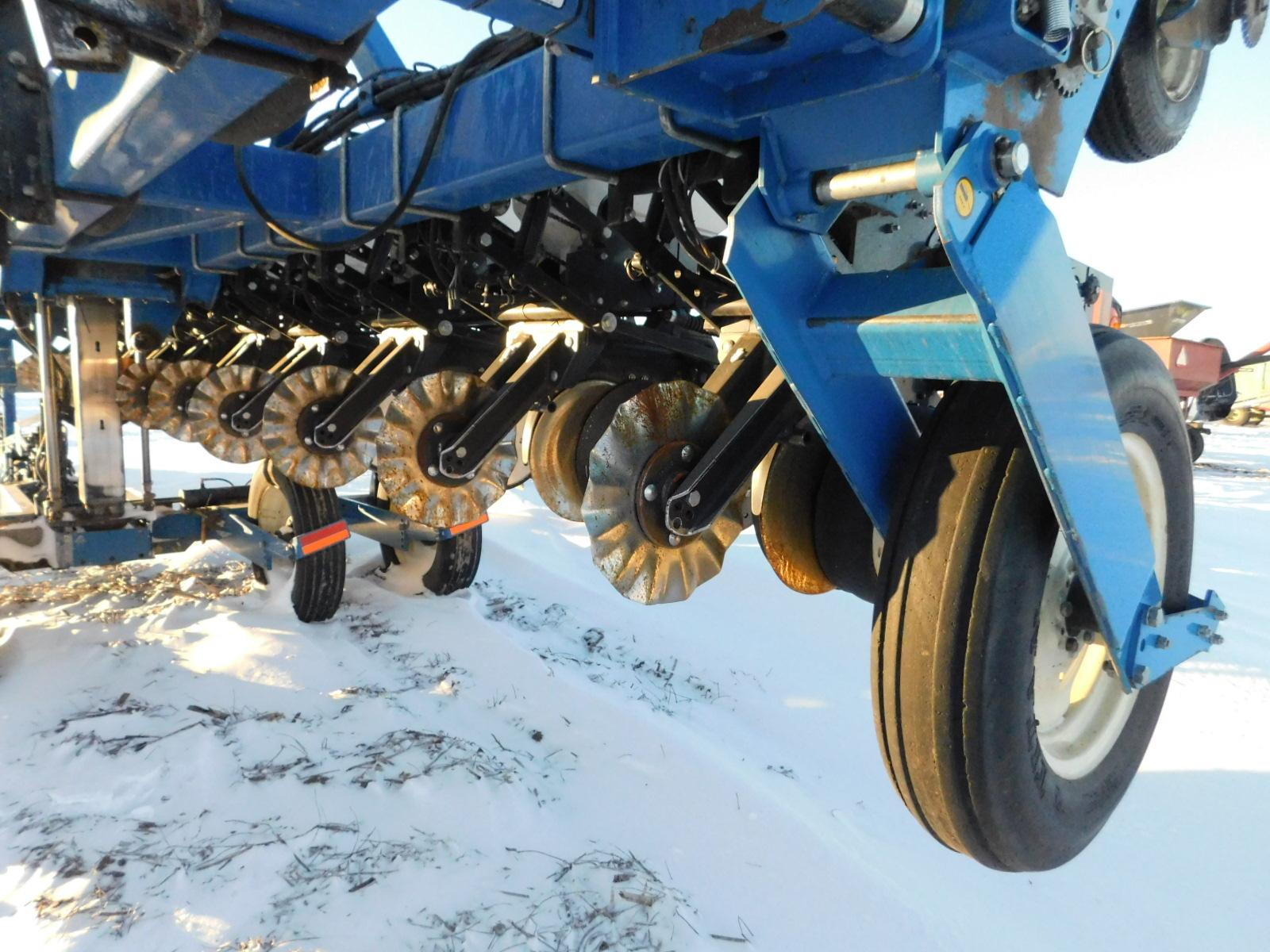 2004 Kinze 3600 Twin Line 12-30 Planter