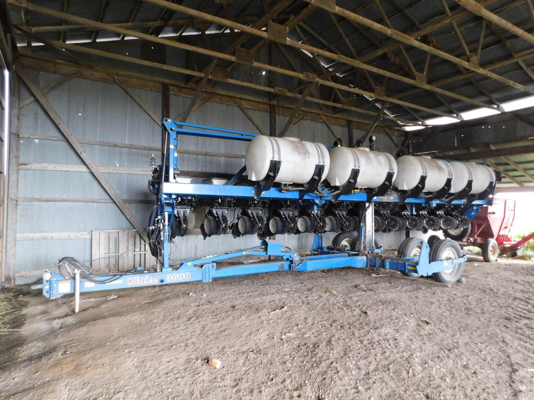 2004 Kinze 3600 Twin Line 12-30 Planter