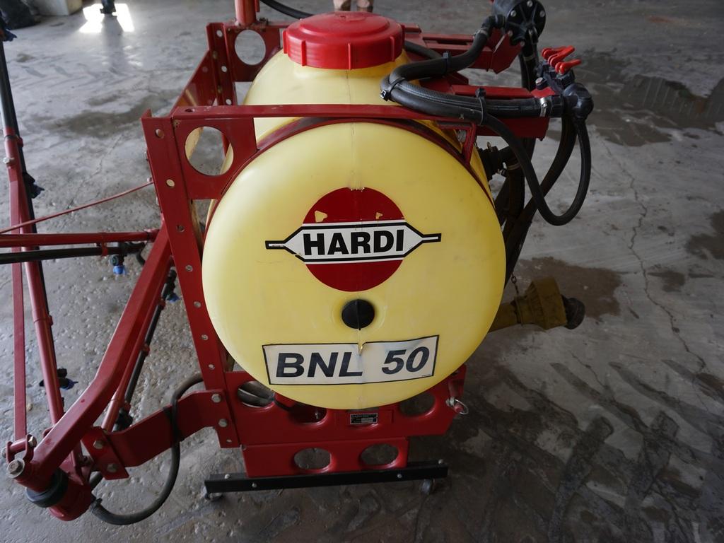 2003 HARDI BNL50 3PT 50 GAL SPRAYER W/ BOOMS & HAND WAND