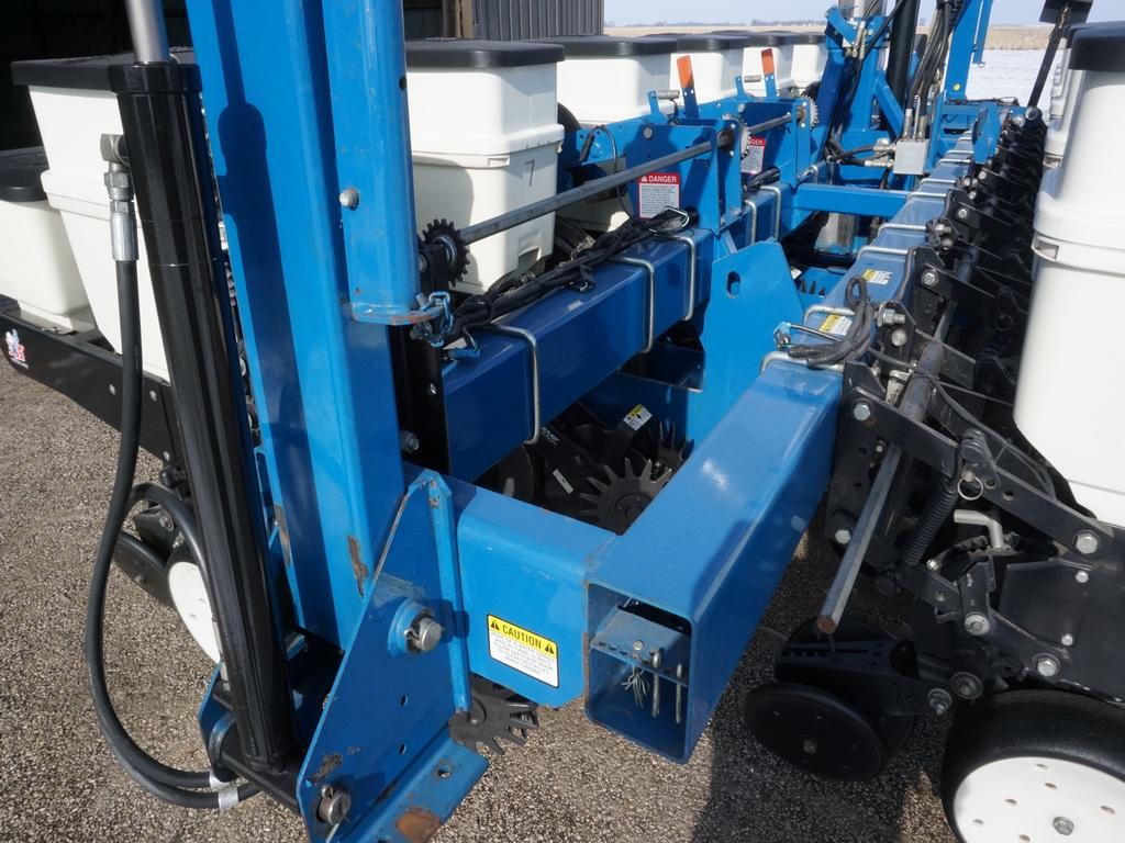 2004 KINZE 3500 8/15 SPLIT ROW PLANTER