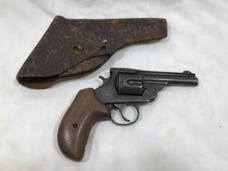 HARRINGTON & RICHARDSON .38 S&W CAL AUTO EJECTING 5 SHOT REVOLVER W/LEATHER HOLSTER