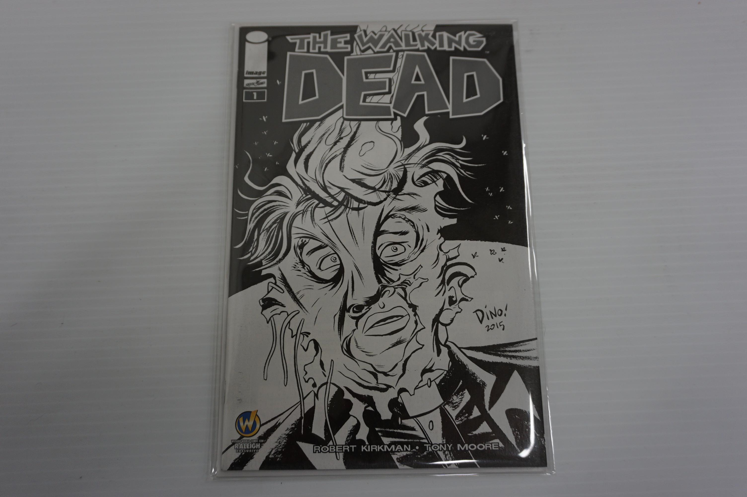 (2) WALKING DEAD  WIZARD WORLD EXCLUSIVE (2015)