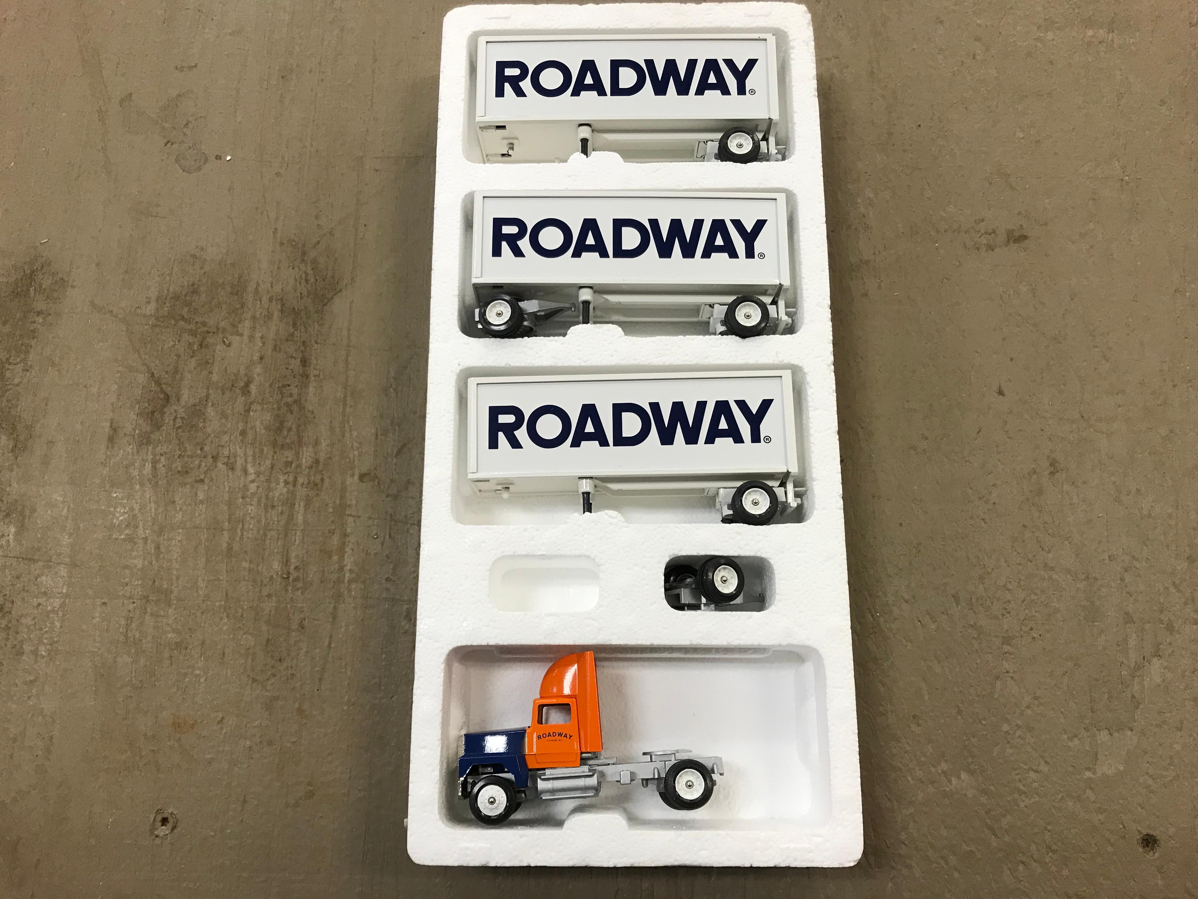 WINROSS 1/64 SCALE  ROADWAY TRIPLE TRAILERS SEMI