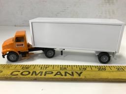 WINROSS 1/64 SCALE YELLOW FREIGHT LINES SEMI TRUCK & TRAILER