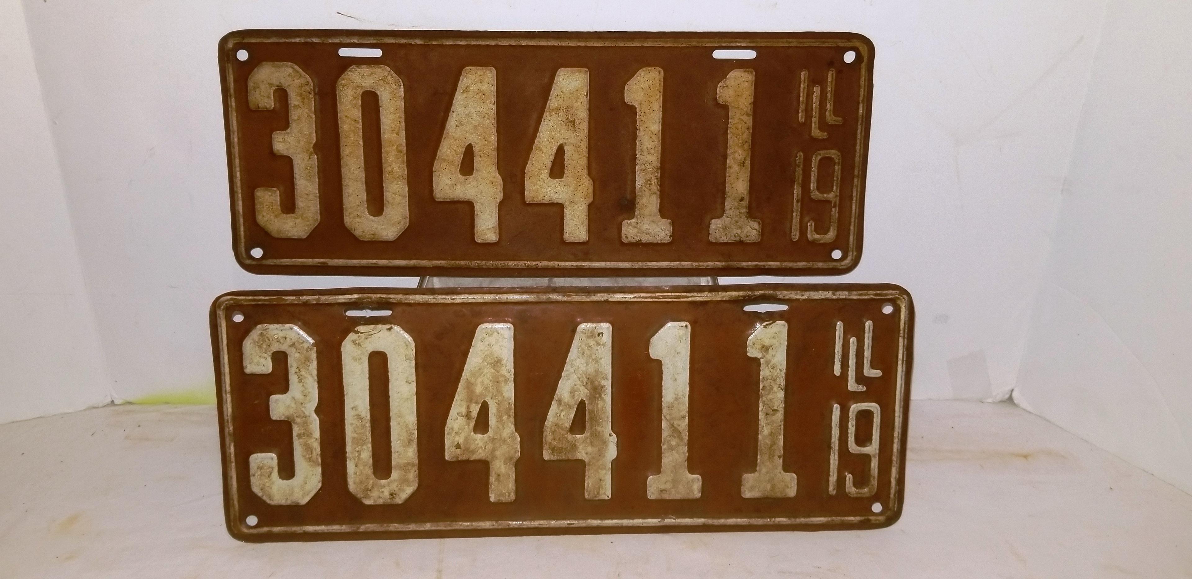 PAIR 1919 ILLINOIS LICENSE PLATES