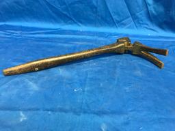 ANTIQUE CROWBAR / NAIL PULLER