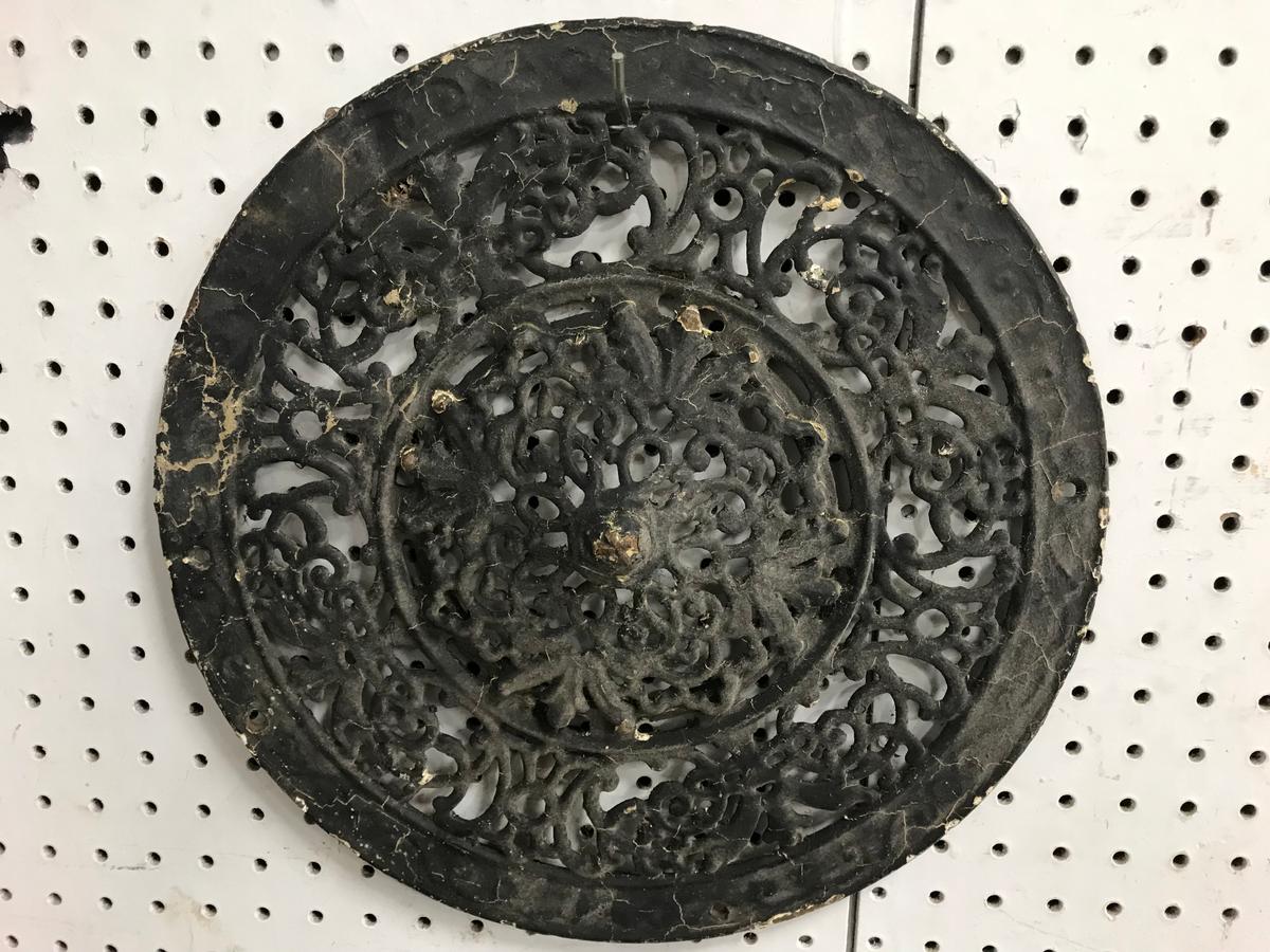 ANTIQUE ROUND ORNATE  CAST IRON GRATE