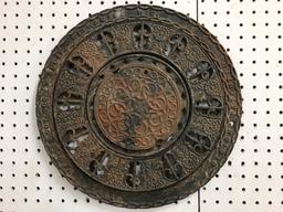 ANTIQUE ROUND ORNATE CAST IRON GRATE / COVER