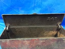 MINNEAPOLIS HARVESTER WORKS CAST IRON TRACTOR TOOL BOX