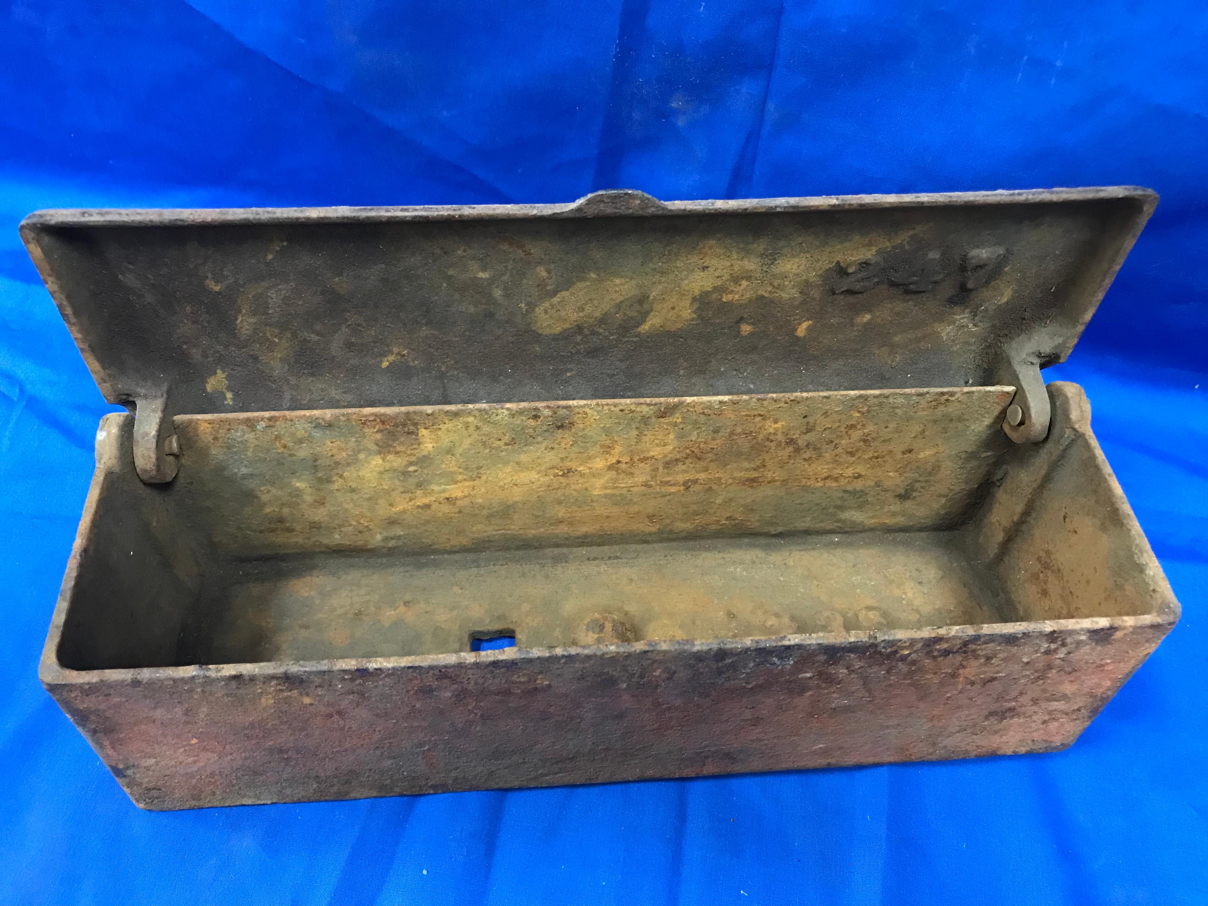 MINNEAPOLIS HARVESTER WORKS CAST IRON TRACTOR TOOL BOX