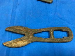 VINTAGE IH CIRCULAR WRENCH & (2) ALLIGATOR TRACTOR WRENCHES