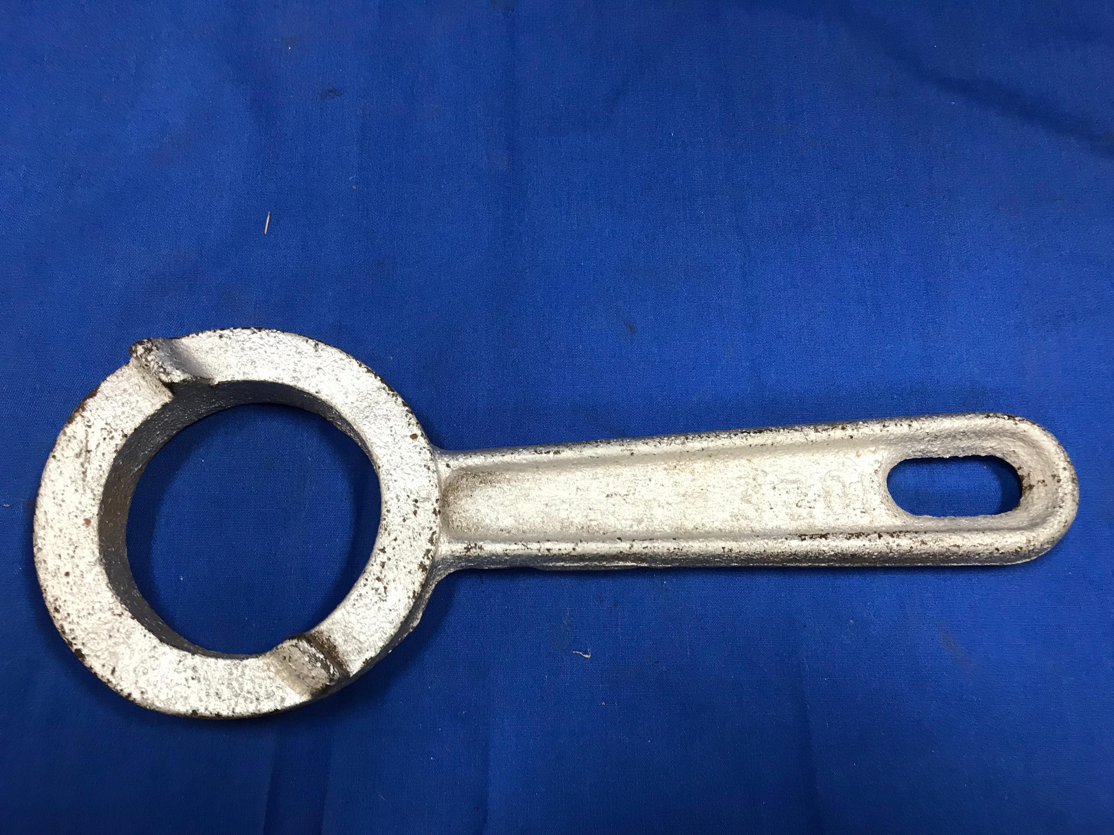 VINTAGE IH CIRCULAR WRENCH & (2) ALLIGATOR TRACTOR WRENCHES