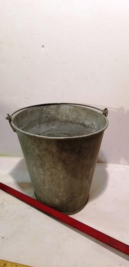 10 QT. GALVANIZED OVAL BUCKET & ICE SCOOPER