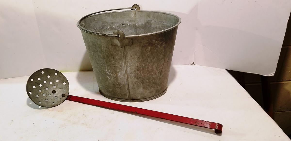 10 QT. GALVANIZED OVAL BUCKET & ICE SCOOPER