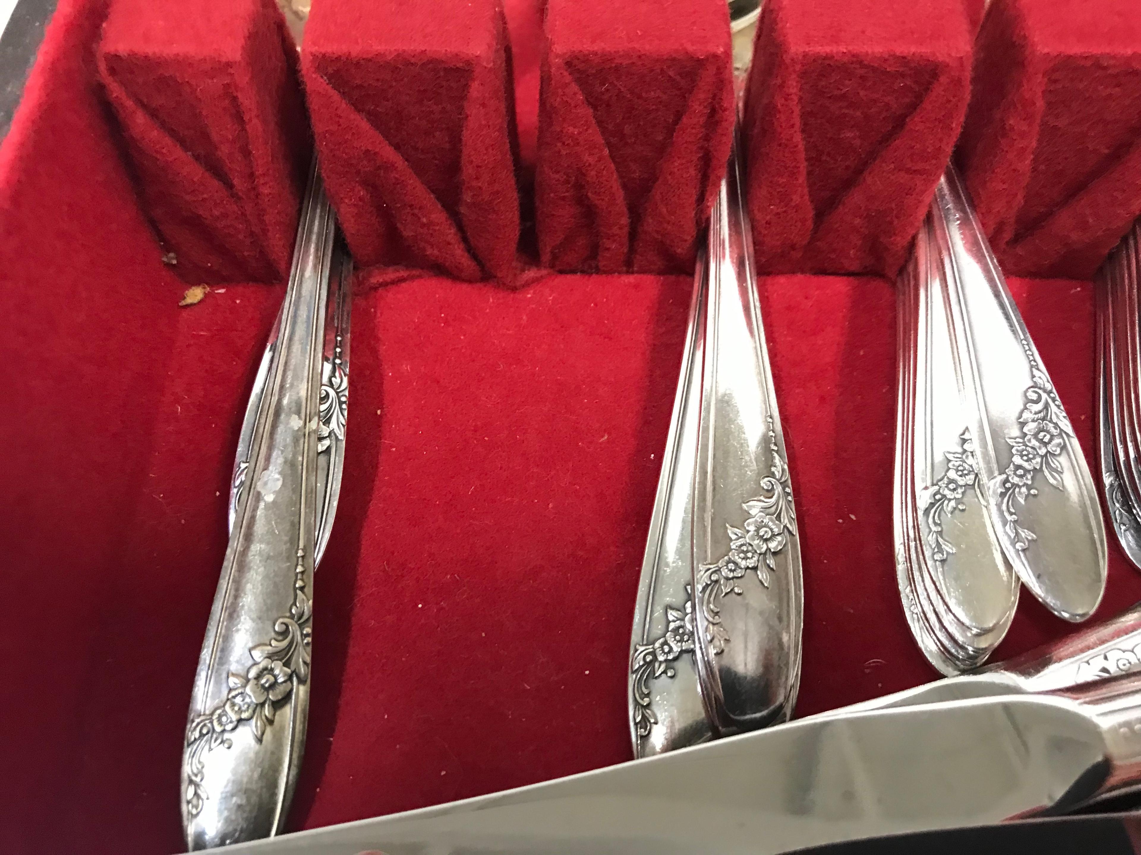 SILVERPLATE FLATWARE IN WOODEN BOX