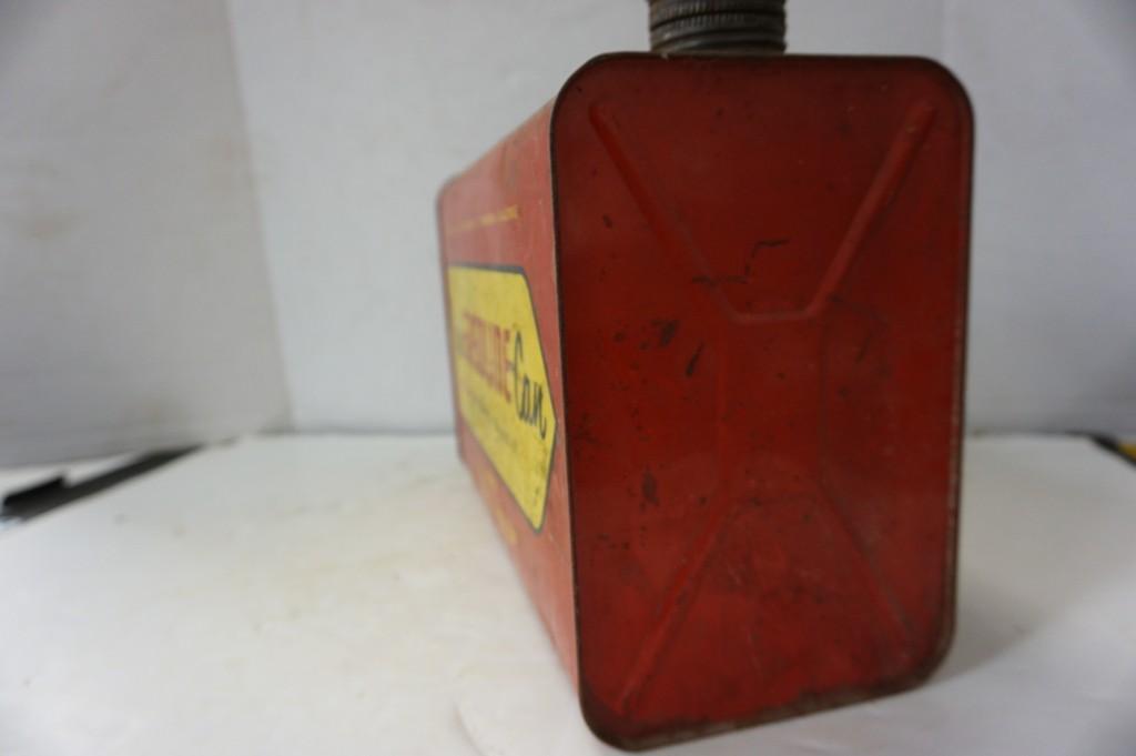 VINTAGE 2.5 GALLON PORTA GASOLINE CAN