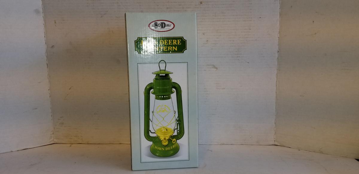 JOHN DEERE 12" KEROSENE LAMP