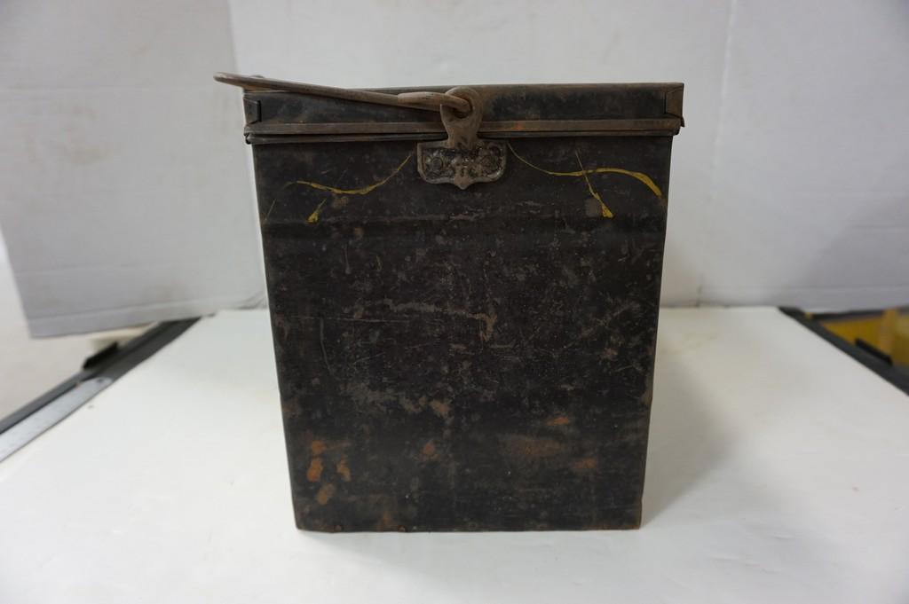 TIN T.H. PHILLIPS DRY GOODS - KEWANEE ILL. HANDLED BOX