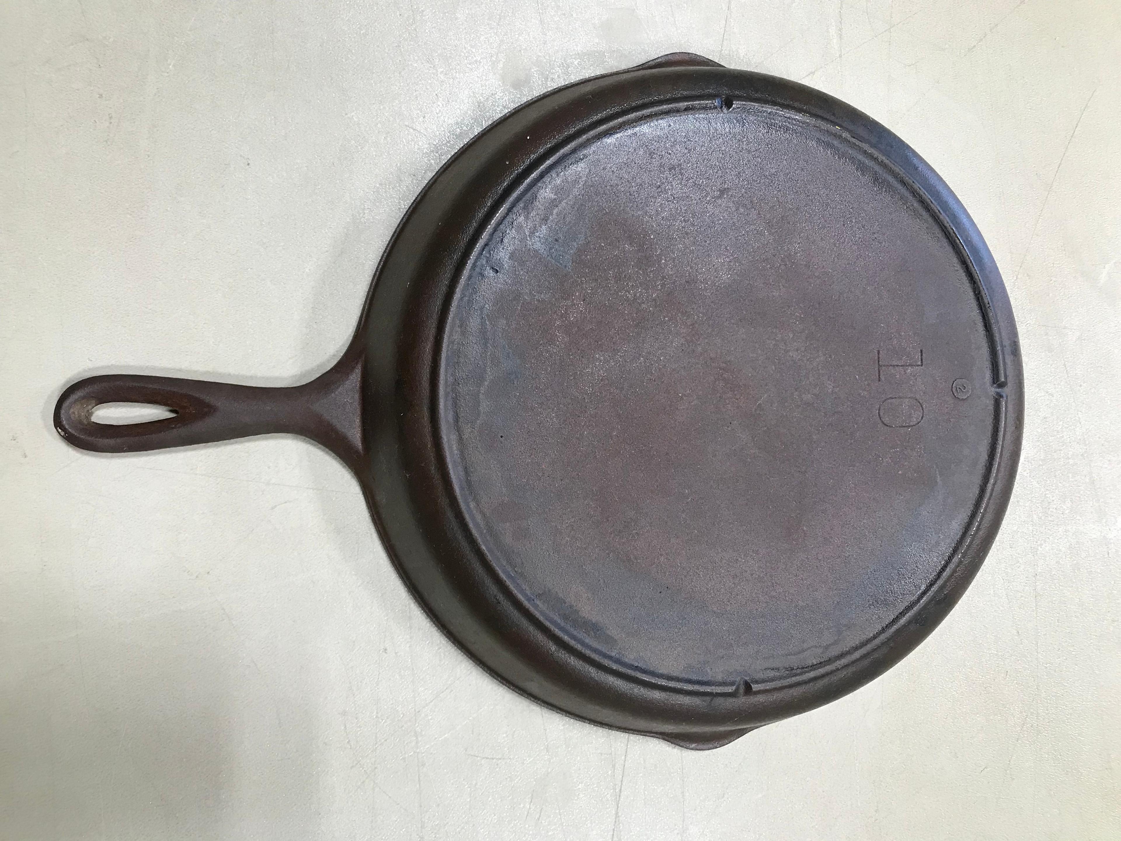 THREE NOTCH LODGE #10 CAST IRON SKILLET