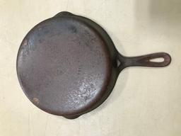 GRISWOLD #8 CAST IRON SKILLET