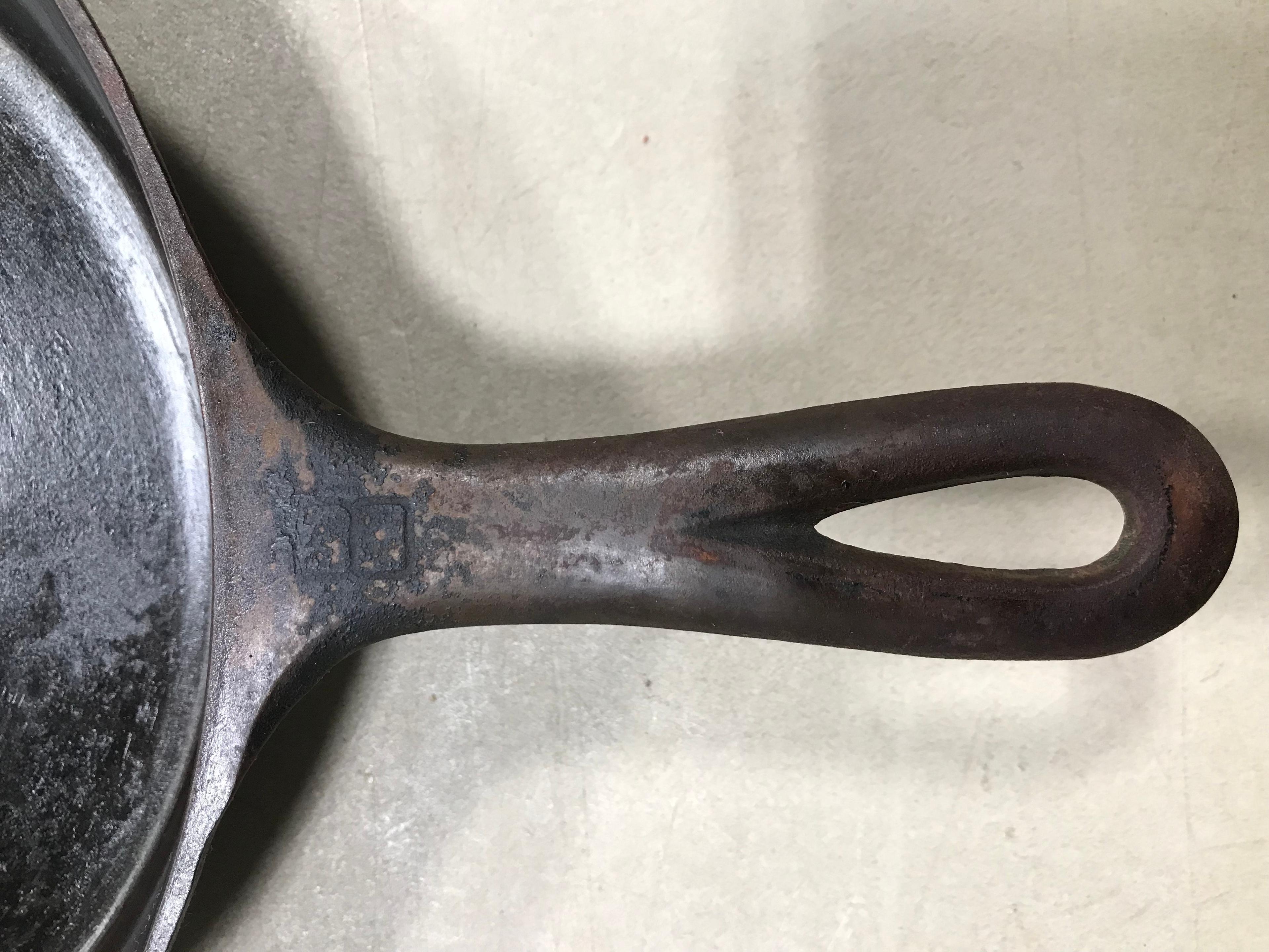 GRISWOLD #8 CAST IRON SKILLET