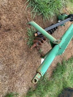 JOHN DEERE 3PT POSTHOLE DIGGER W/ 6  OR 7" AUGER