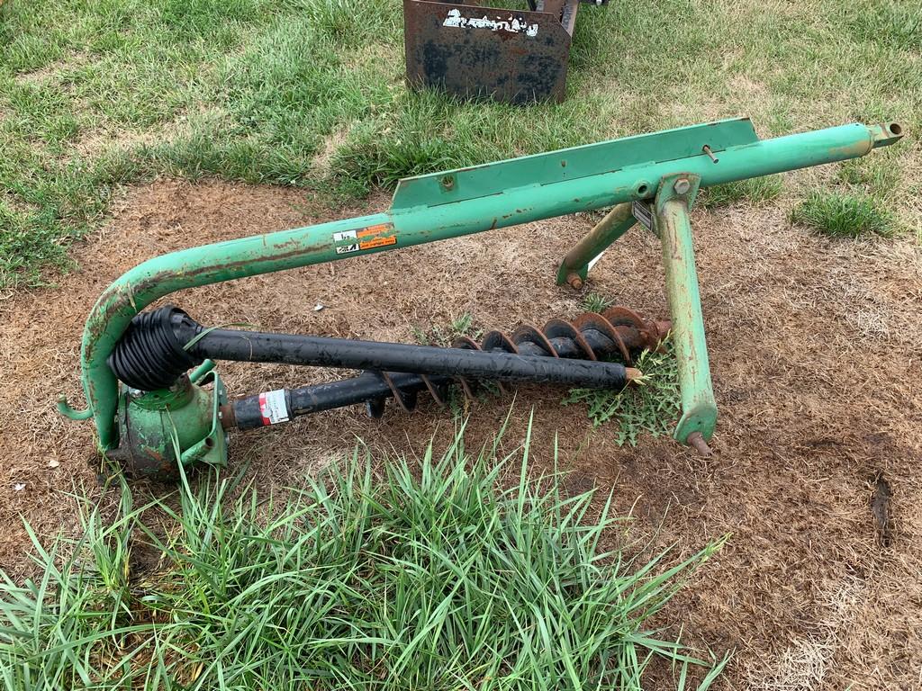 JOHN DEERE 3PT POSTHOLE DIGGER W/ 6  OR 7" AUGER