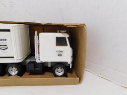 ERTL J I CASE TRUCK AND TRAILER