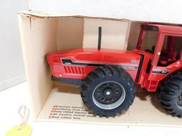 ERTL IH 6388 2+2 TRACTOR