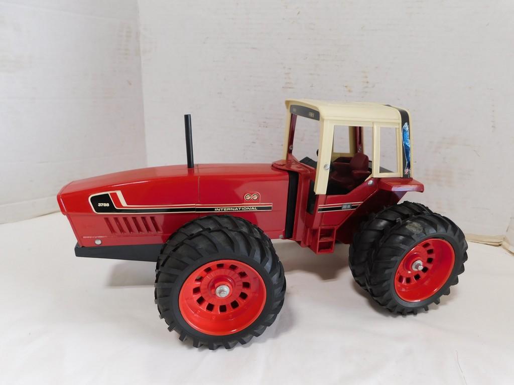 3788 IH TRACTOR