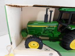 ERTL 4955 JOHN DEERE MFWD TRACTOR