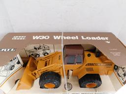 ERTL CASE DIE CAST W30 WHEEL LOADER