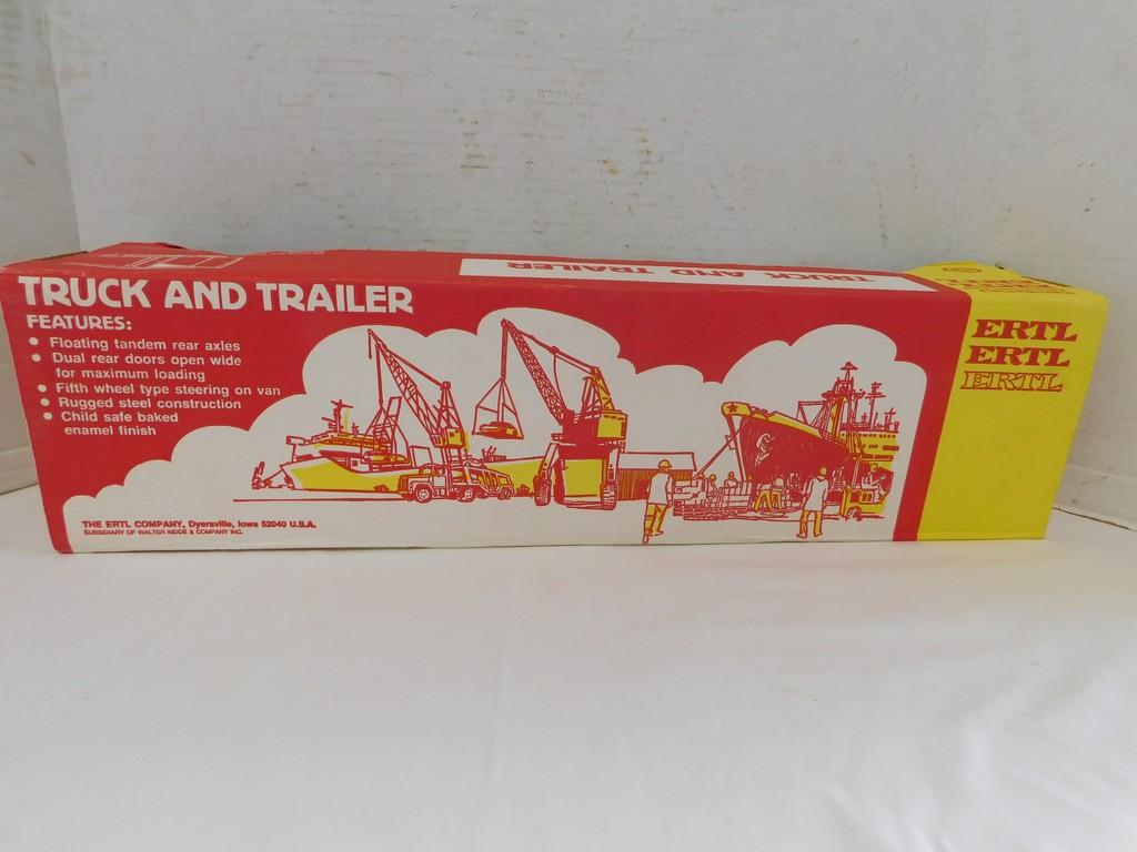 ERTL  HYVEE TRUCK AND TRAILER