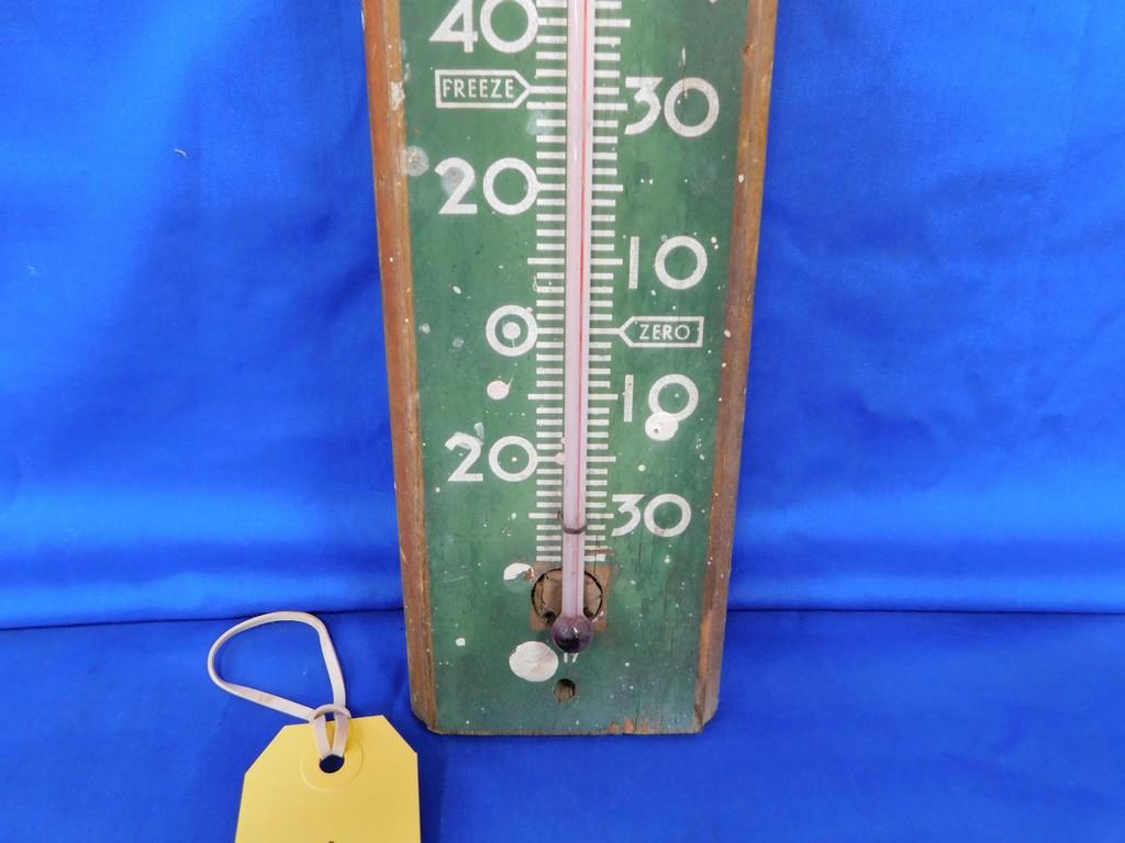 KENTUCKY DEW WHISKY WOOD THERMOMETER