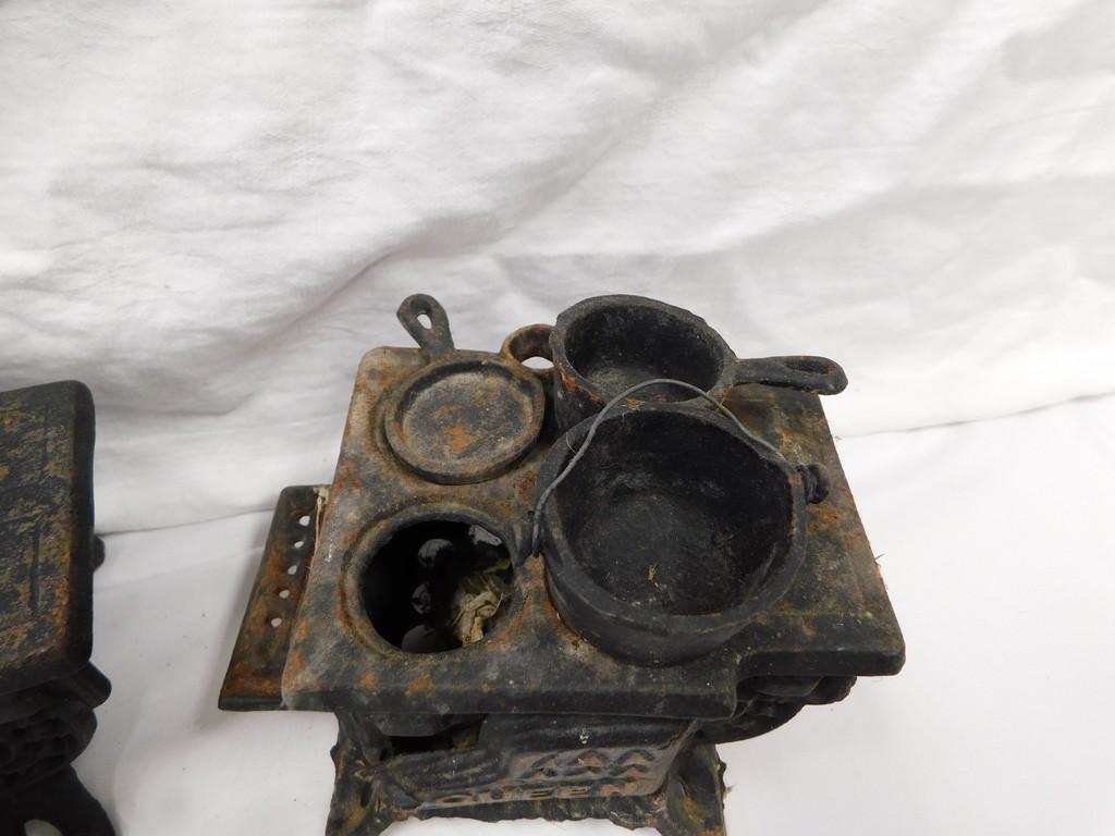 FLAT OF CAST IRON KITCHEN TOYS