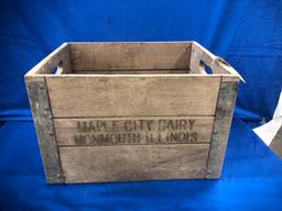 MAPLE CITY DAIRY MONMOUTH ILLINOIS WOOD CRATE
