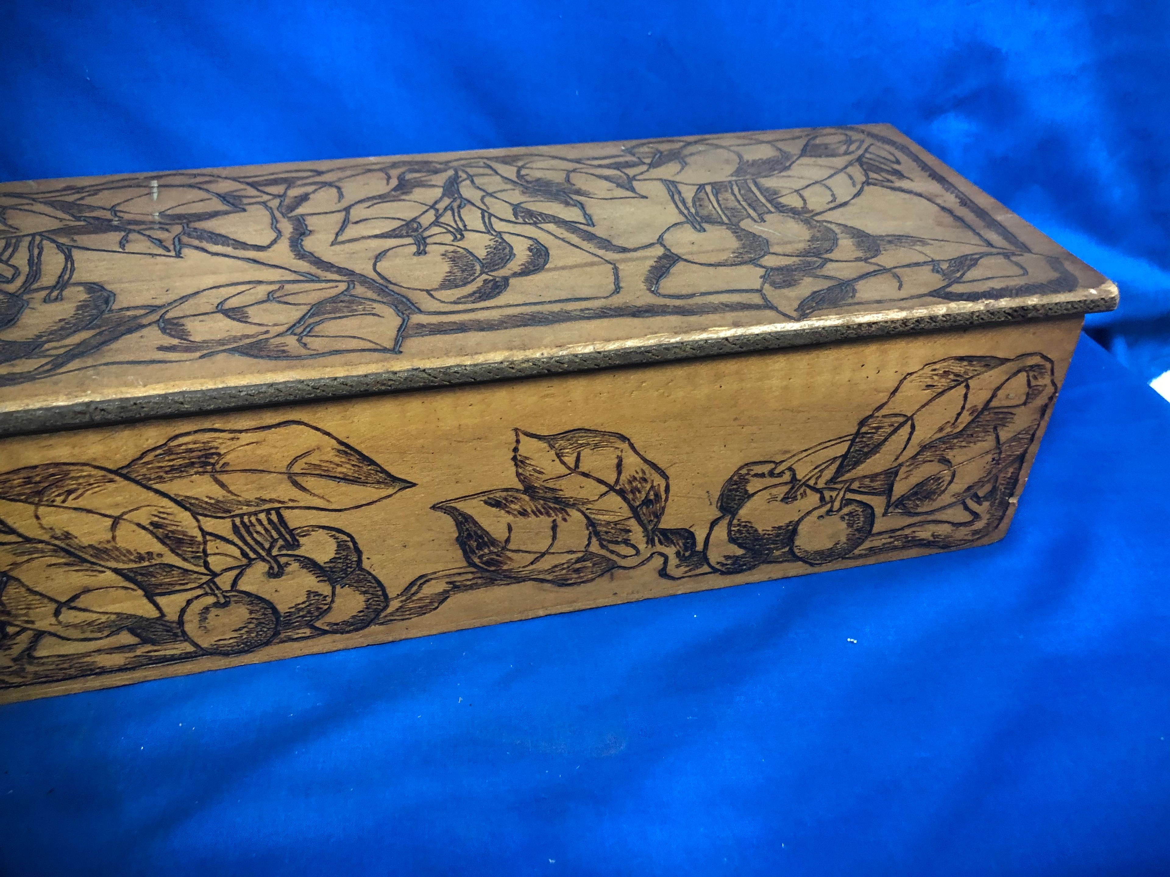 KNICKERBOCKER PYROGRAPHY WOOD HANKY / SCARF BOX