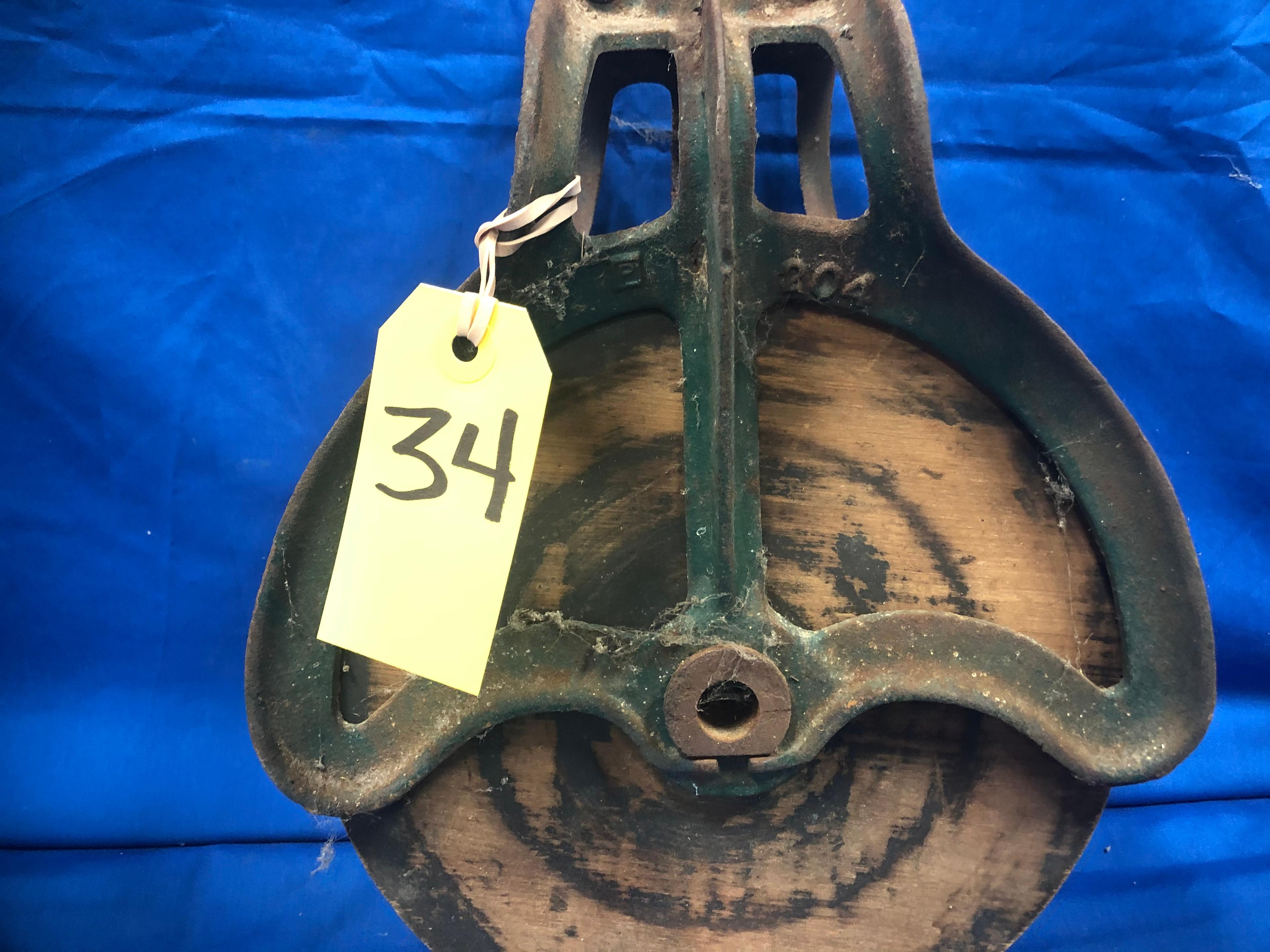 8 1/2" WOOD & METAL BARN PULLEY