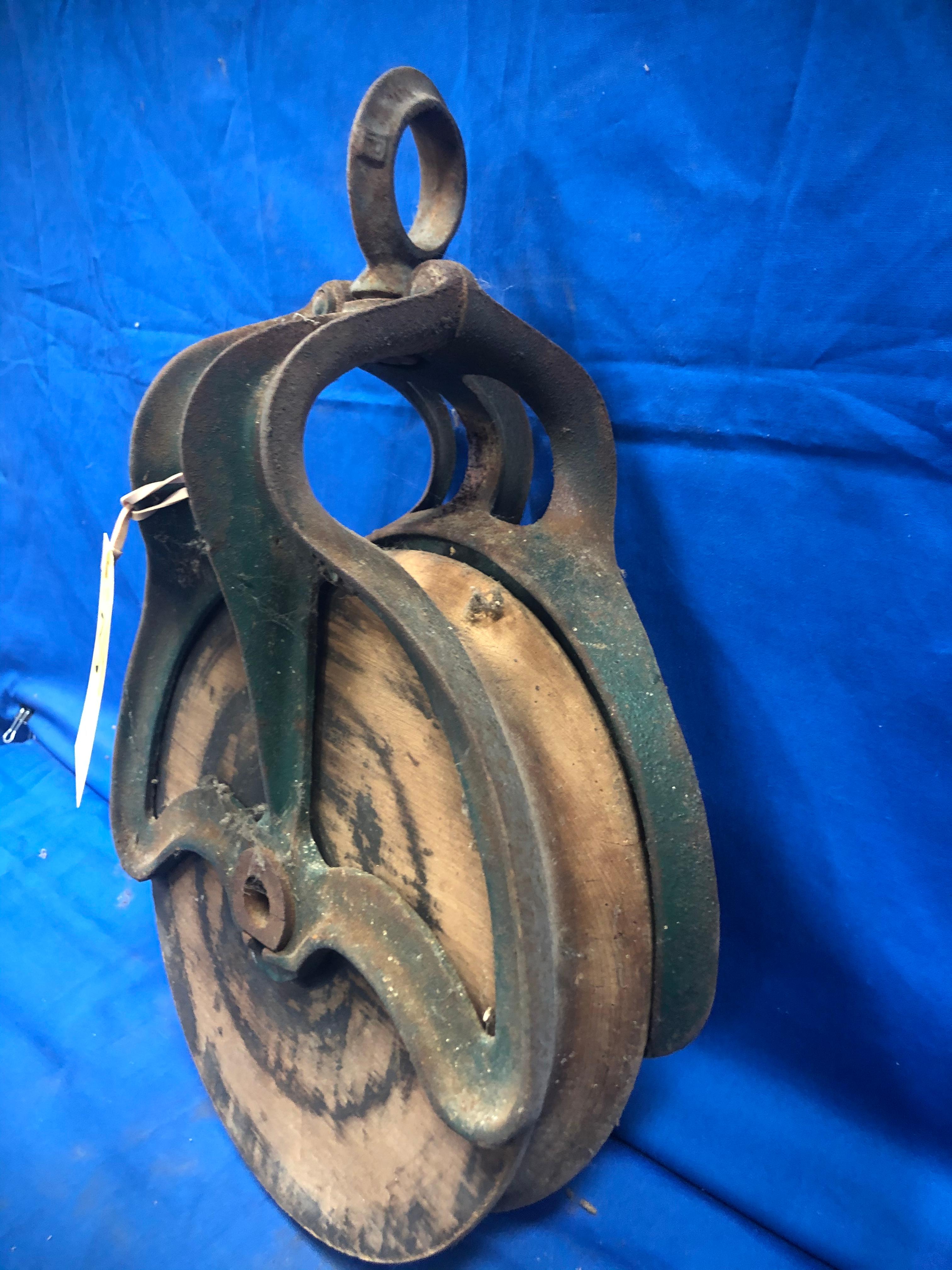 8 1/2" WOOD & METAL BARN PULLEY