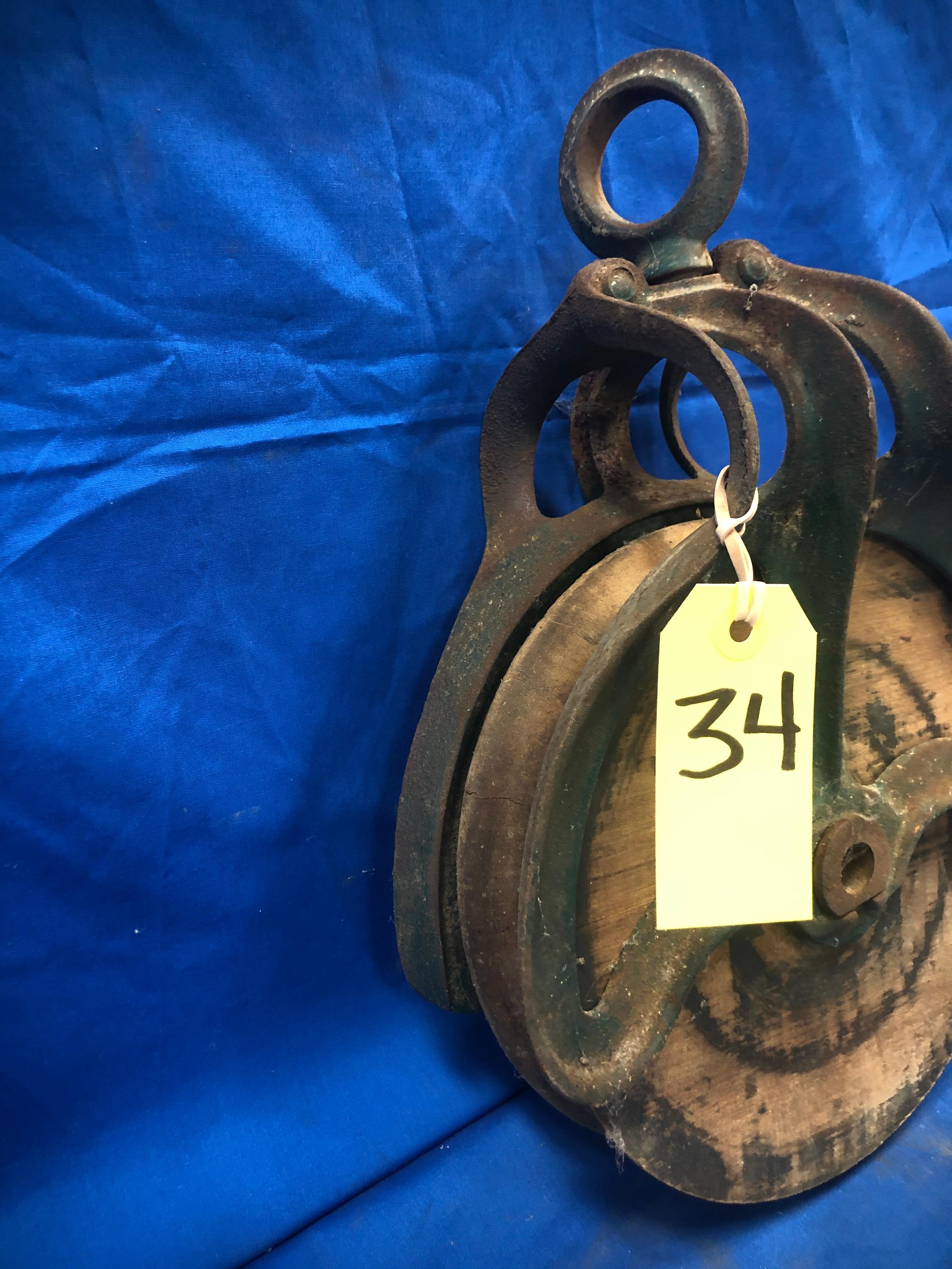 8 1/2" WOOD & METAL BARN PULLEY