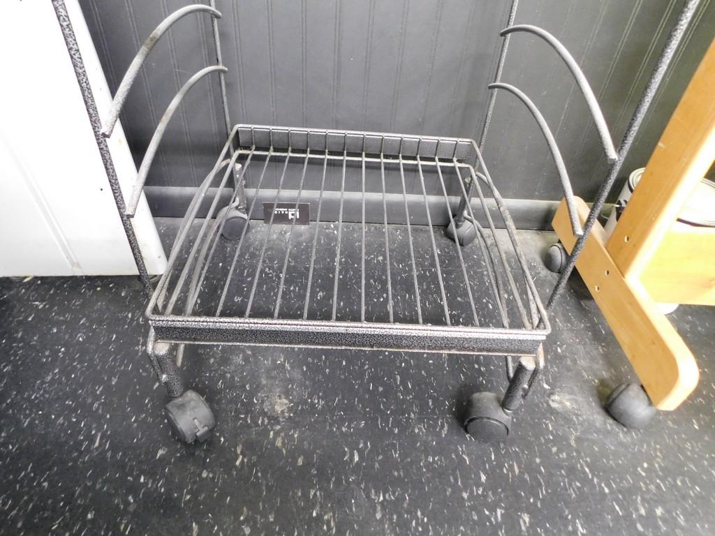 WIRE KITCHEN / BAKERS RACK W/ CASTERS