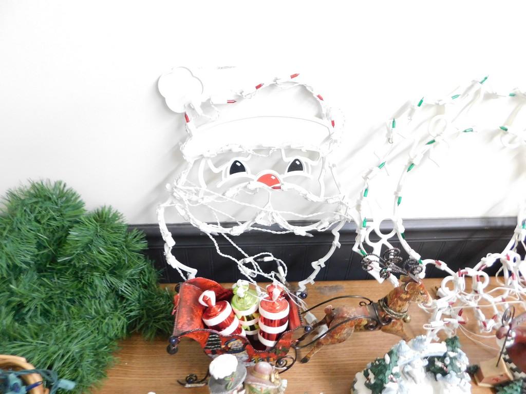 LG. LOT OF CHRISTMAS DECORATIONS